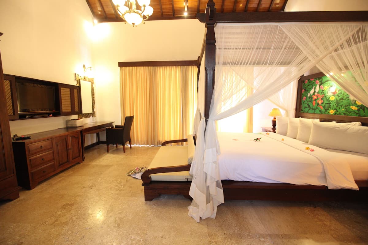 Jacuzzi Villa | มินิบาร์, ตู้นิรภัยในห้องพัก, โต๊ะทำงาน