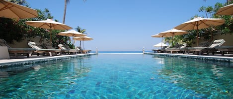 Outdoor pool, an infinity pool