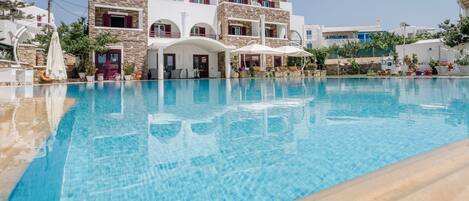 Outdoor pool, sun loungers