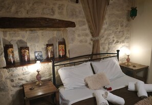 Traditional House, 1 Double Bed with Sofa bed, Kitchenette, Garden View | Premium bedding, individually decorated, individually furnished, desk - Amazing Stone villa (Gortyna)