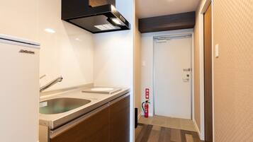 Quarto casal | Cozinha privada | Geladeira, micro-ondas, cooktop