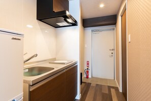 Double Room | Private kitchen | Fridge, microwave, stovetop - Mr.KINJO in OKINAWA KITAINTER (Okinawa)