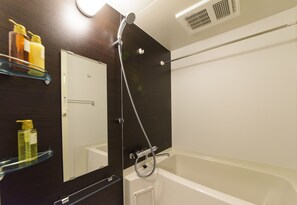 Habitación doble | Baño | Bañera y ducha independientes y bañera profunda
