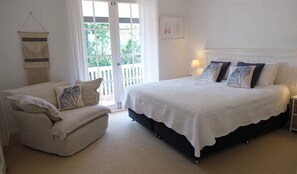 6 habitaciones, escritorio y tabla de planchar con plancha 