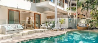 Beachcomber Blue - beachfront villa with pool