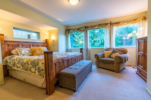 4 makuuhuonetta, työpöytä, vauvan matkasänky, Wi-Fi