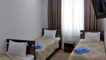 Economy Triple Room | Hypo-allergenic bedding, blackout curtains, free WiFi, bed sheets