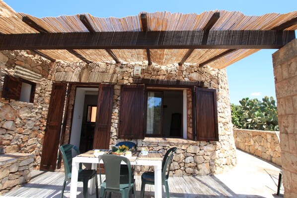 Outdoor dining - Trullo Macchie - Marina Di Manca... (Marina di mancaversa)