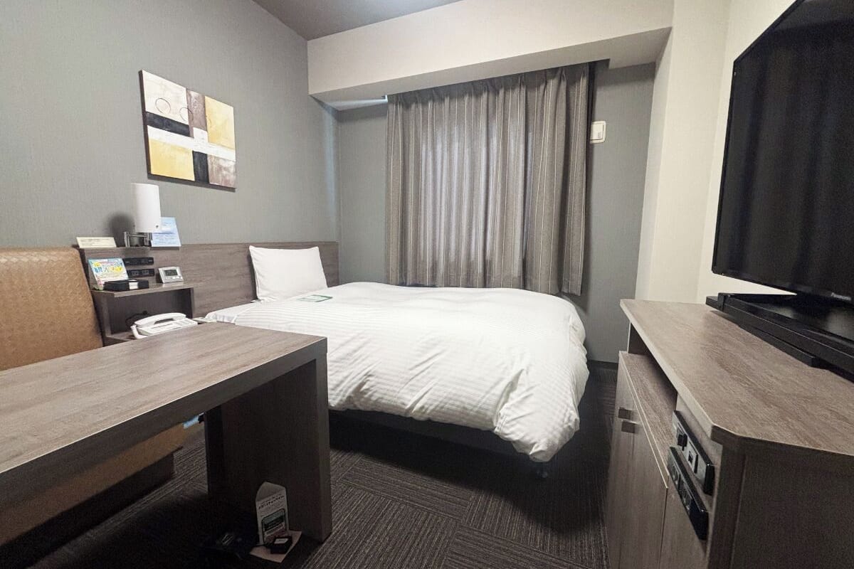 1 habitación, escritorio, wifi gratis y ropa de cama