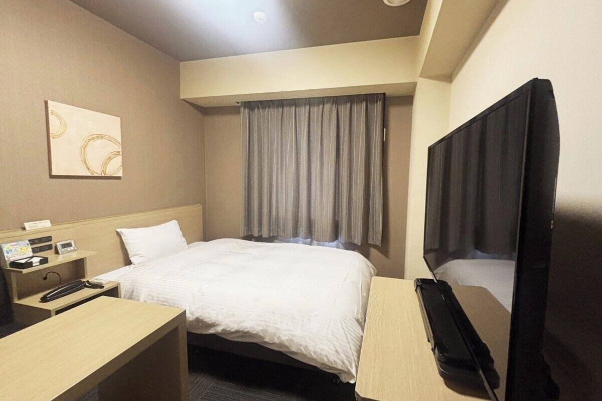 1 habitación, escritorio, wifi gratis y ropa de cama