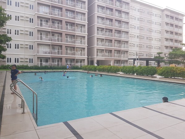 Outdoor pool - Simple Crib In Fairview Quezon City (Quezon City)