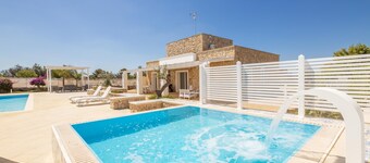 Malaspina Luxury Pool - Capilungo