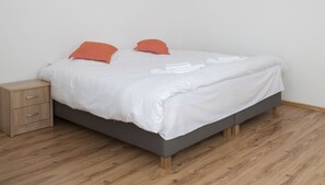 Apartamento, 2 quartos, vista para o pátio | Wi-Fi de cortesia