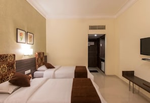 Executive Room | Desk, iron/ironing board, rollaway beds, free WiFi