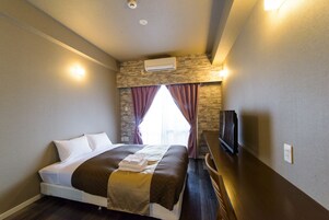 Laptop workspace, free WiFi, bed sheets