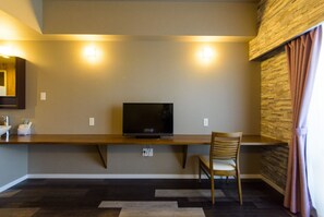 笔记本电脑工作区、免费 WiFi、床单