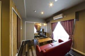 笔记本电脑工作区、免费 WiFi、床单