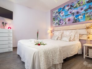 3 bedrooms, iron/ironing board, Internet, bed sheets