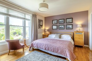 4 bedrooms, iron/ironing board, travel cot, free WiFi - 4 Bed in Braunton (oc-wyndv) (Braunton)
