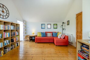 TV, fireplace, DVD player - 4 Bed in Braunton (oc-wyndv) (Braunton)