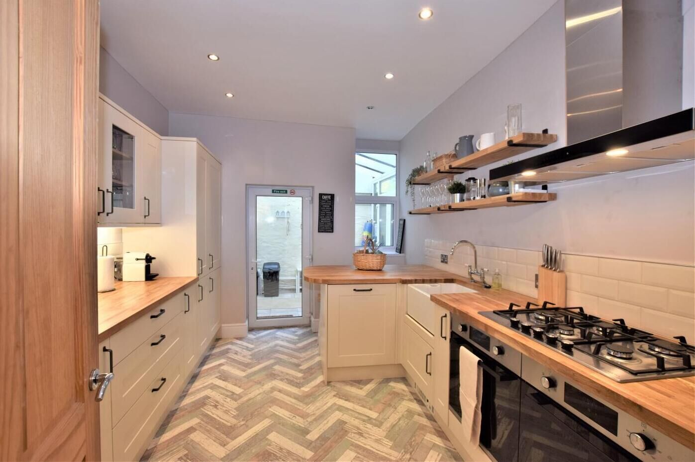 Mikrowelle, Ofen, Geschirrspüler, Toaster