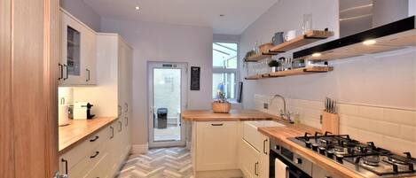 Fridge, microwave, oven, dishwasher