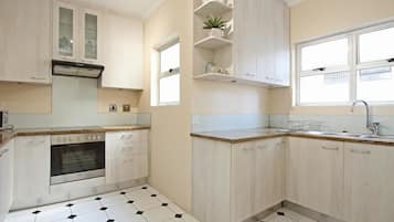 Apartment, 2 Bedrooms | Private kitchen