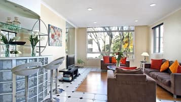 Apartment, 2 Bedrooms | Living room
