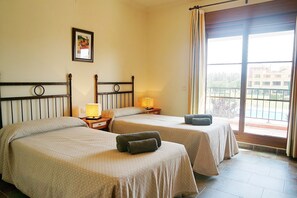 2 dormitorios, tabla de planchar con plancha, wifi gratis y ropa de cama