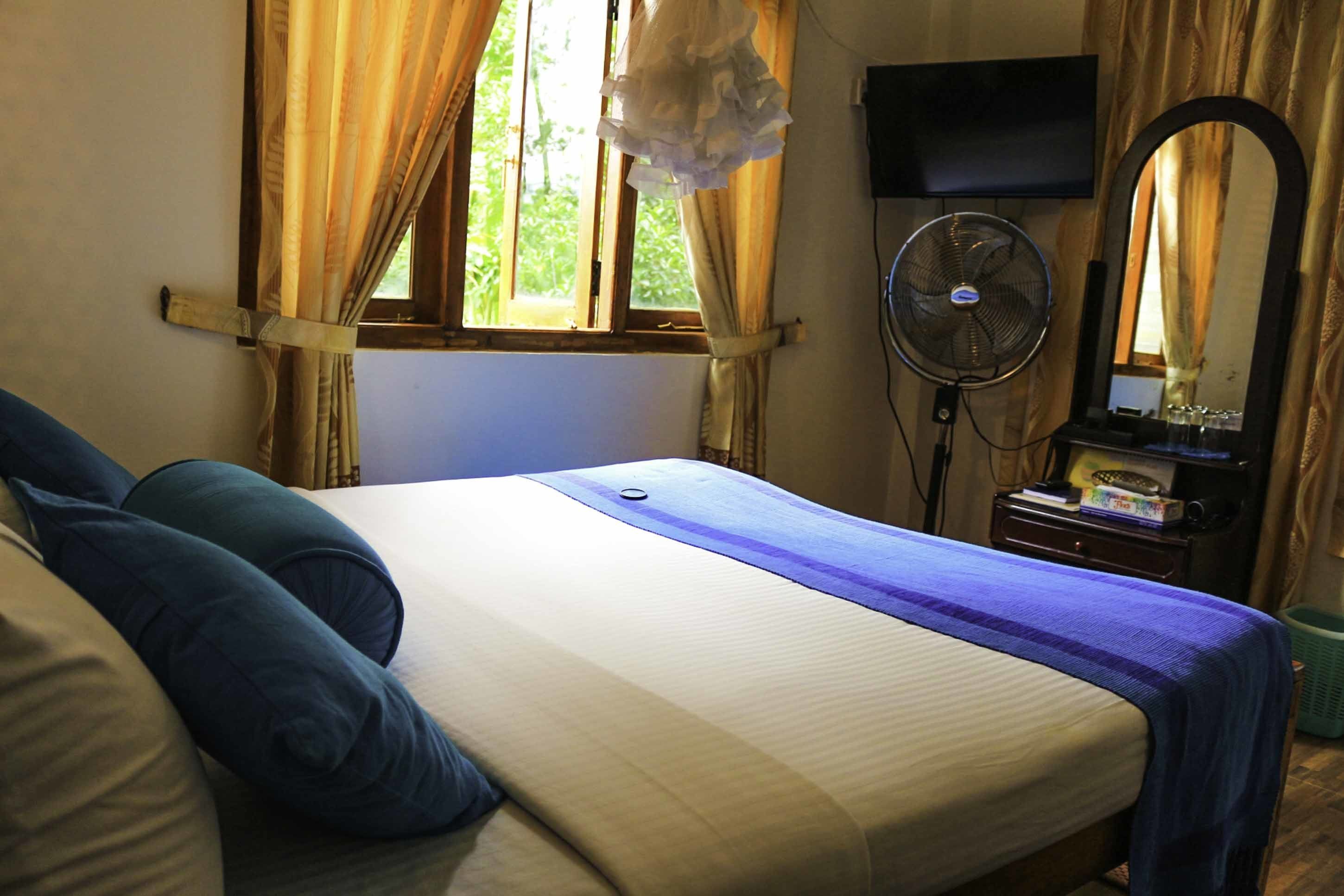 Deluxe tweepersoonskamer | Een bureau, een strijkplank/strijkijzer, gratis wifi, beddengoed