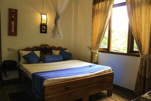 Chambre Double Deluxe | Bureau, fer et planche à repasser, Wi-Fi gratuit, draps fournis