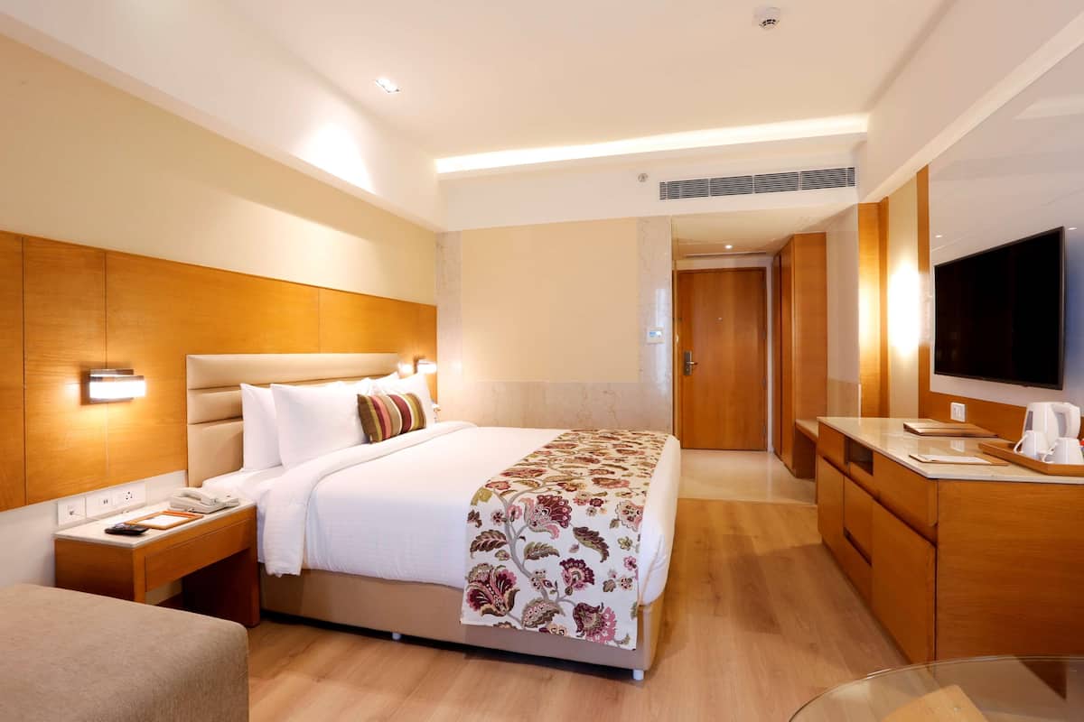 Minibar, in-room safe, desk, soundproofing