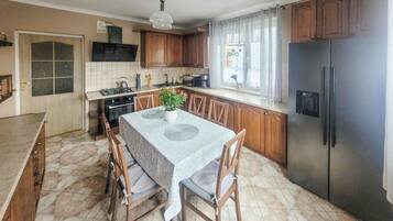 Geladeira, fogão, cooktop, lava-louças