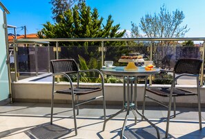 Quadruple Room (Split Level) | Terrace/patio - Alexanika Apartments (Sithonia)