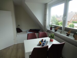 Unclassified image, 4 of 21, button