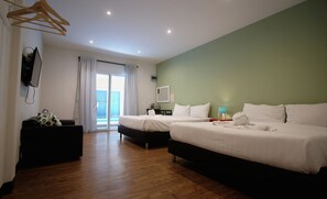 Triple Room with Balcony | In-room safe, blackout curtains, free WiFi, bed sheets - Resort V - MRT Huai Khwang (Bangkok)