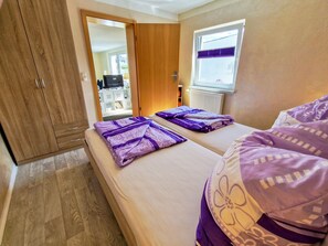 2 chambres, fer et planche à repasser, Wi-Fi, draps fournis