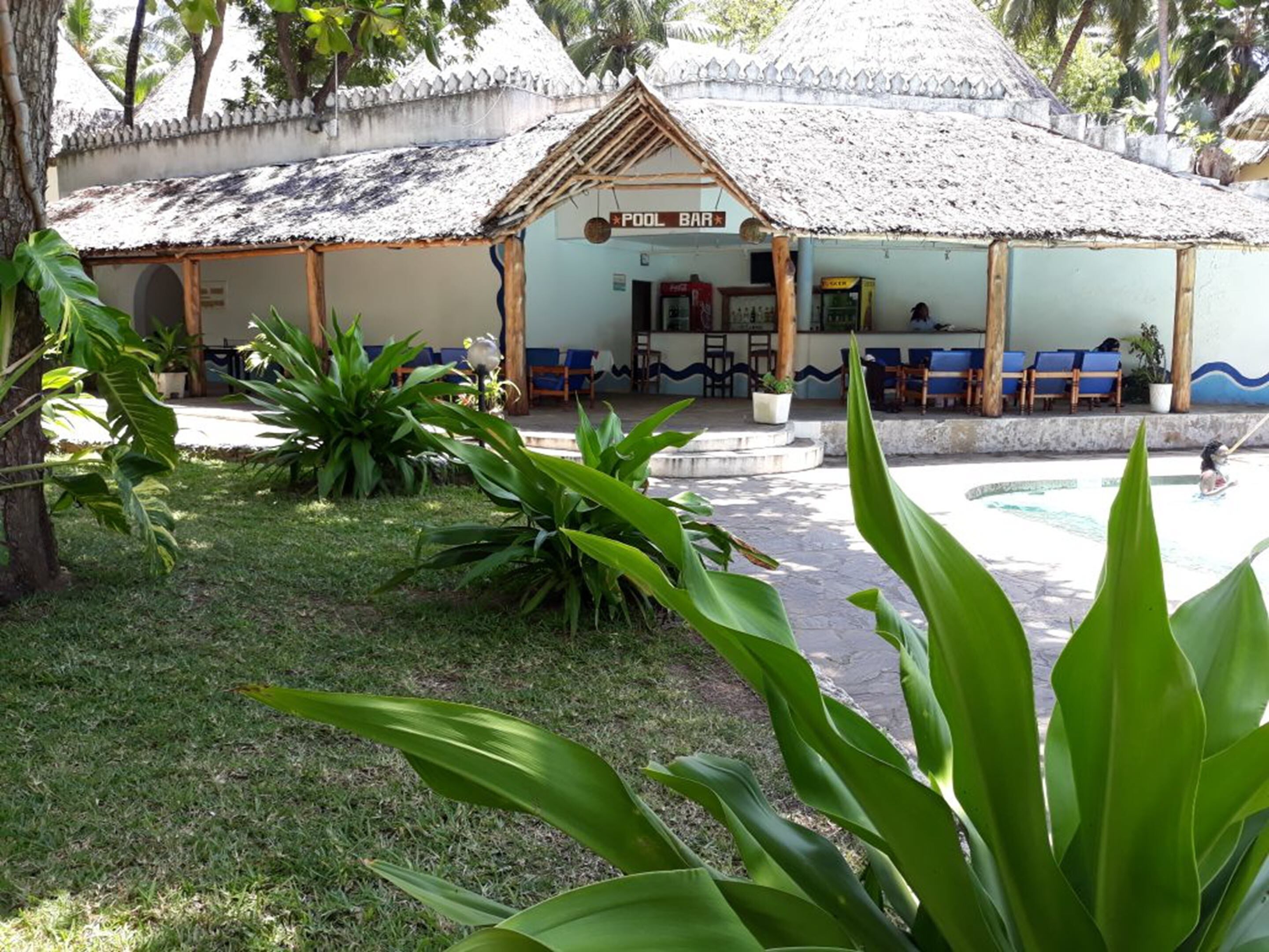 3 bars/lounges, beach bar