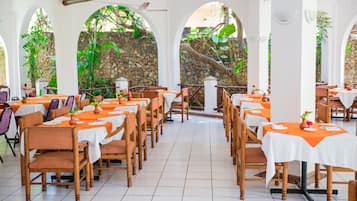 Tägliches inbegriffenes kontinentales Frühstück