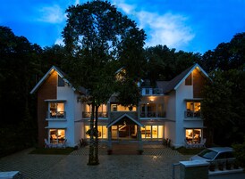 Fachada de la propiedad por la tarde o noche