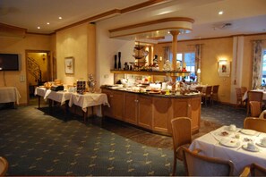Desayuno buffet diario (EUR 12.50 por persona)