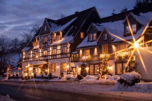 Front of property - evening/night - Landgasthof Schneider (Schmallenberg)