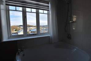 Chambre avec lits jumeaux (Room4) | Salle de bain | Articles de toilette gratuits