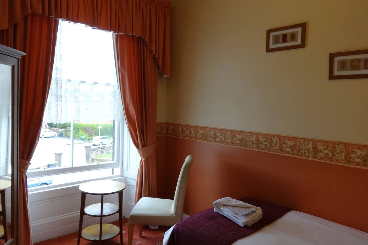 Single Room, Private Bathroom (Room5) | Desk, cribs (free), WiFi (free), bed sheets