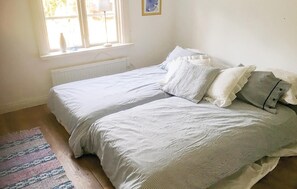 2 bedrooms, travel cot, free WiFi