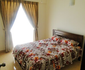 Deluxe Apartment, 3 Bedrooms | 3 bilik tidur, seterika/papan seterika, Internet berwayar percuma