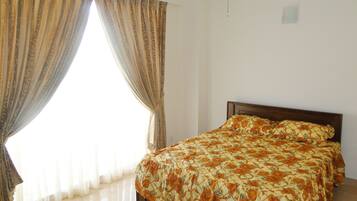 Deluxe Apartment, 3 Bedrooms | 3 bedrooms, iron/ironing board, free wired Internet