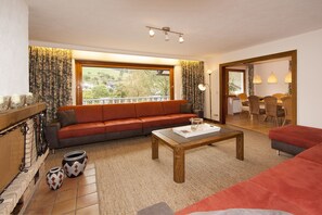 House | Living room | Flat-screen TV