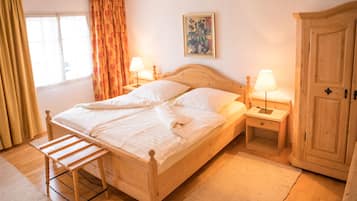 5 bedrooms, internet, bed sheets