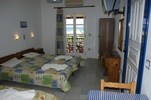 Triple Room, Sea View, Ground Floor | Iron/ironing board, free WiFi, bed sheets - Filoxenia Studios (Naxos)